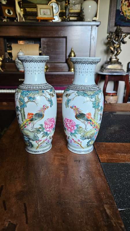 Gorgeous Oriental Vases 23cm Tall