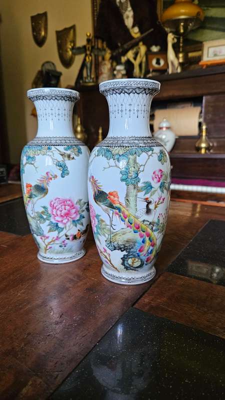 Gorgeous Oriental Vases 23cm Tall