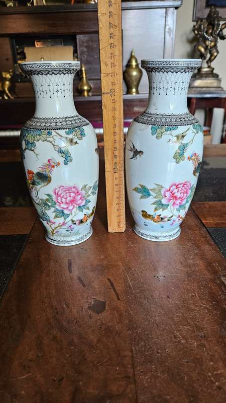 Gorgeous Oriental Vases 23cm Tall