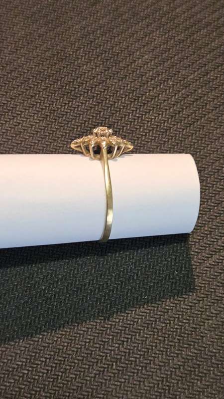 Beautiful 9ct Gold Ring