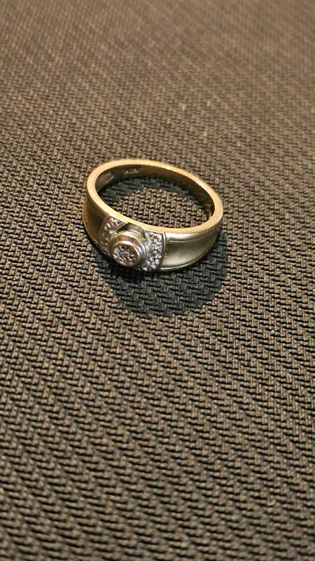 Ladies 9ct Gold Ring