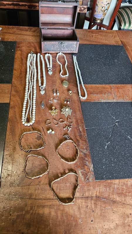 Various Jewellery Items Lot