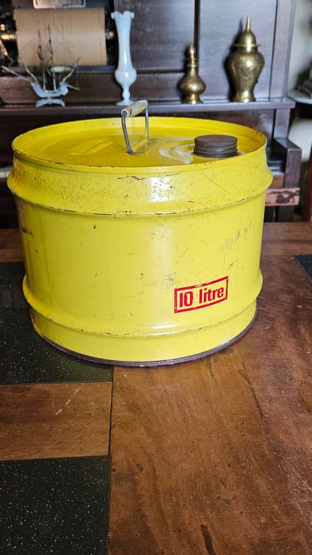 Vintage Shell Container