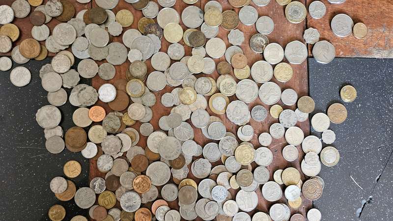 2.7kgs International Coins
