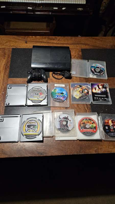 Sony PS3 Console Plus Games & Controller