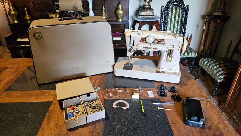Vintage Singer Sewing Machine Plus Accessories