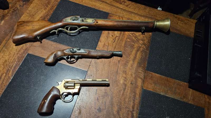 Vintage Flint Gun Replicas Plus a Lighter Gun