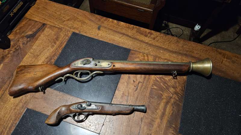 Vintage Flint Gun Replicas Plus a Lighter Gun
