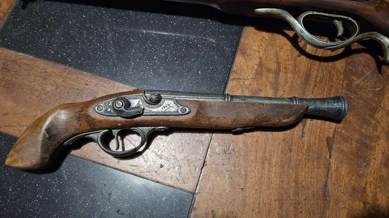 Vintage Flint Gun Replicas Plus a Lighter Gun