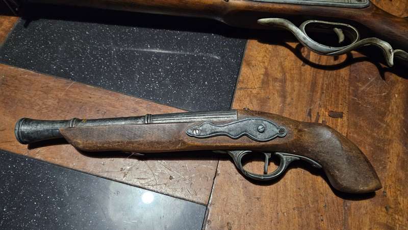 Vintage Flint Gun Replicas Plus a Lighter Gun