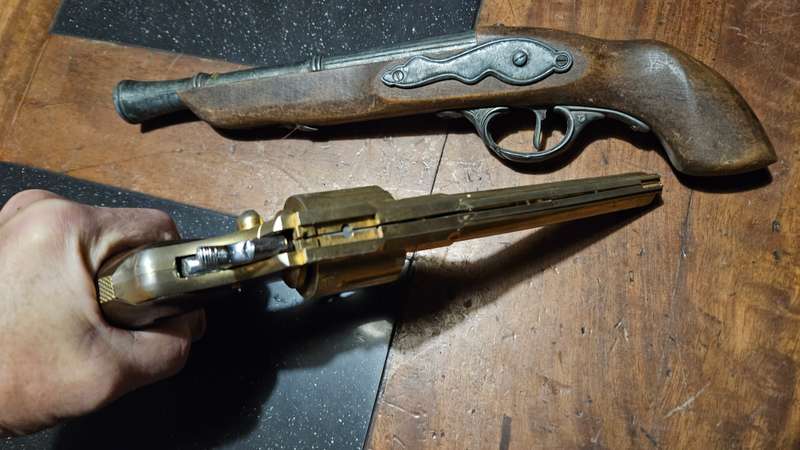Vintage Flint Gun Replicas Plus a Lighter Gun