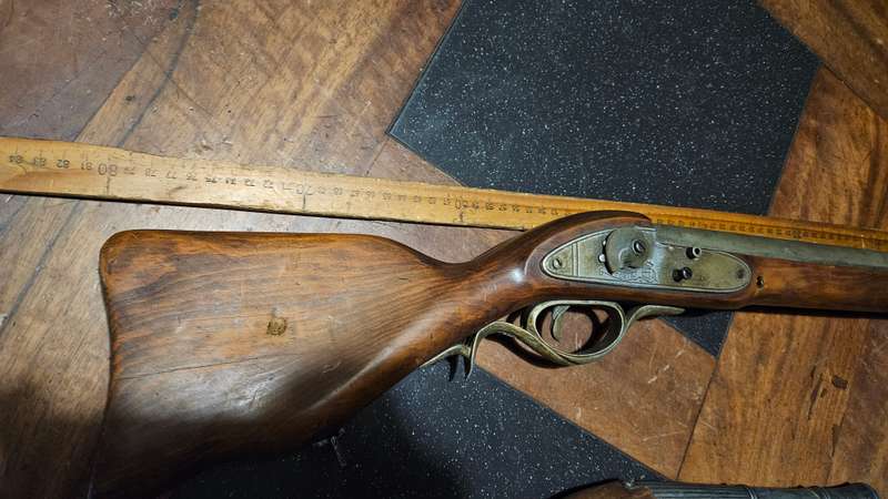 Vintage Flint Gun Replicas Plus a Lighter Gun