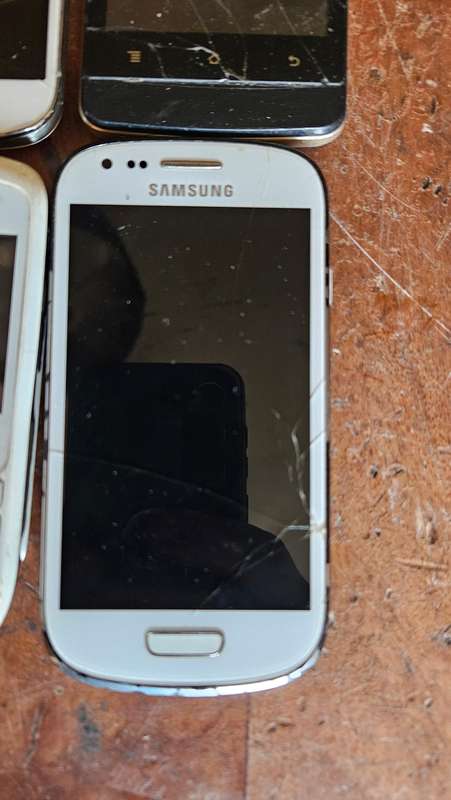 Various Cell Phone Lot