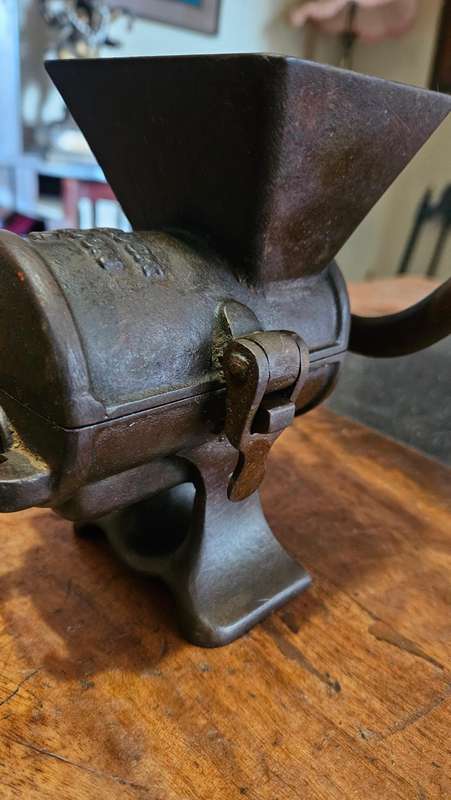 Vintage Lovelock No 2 Tobacco Cutter