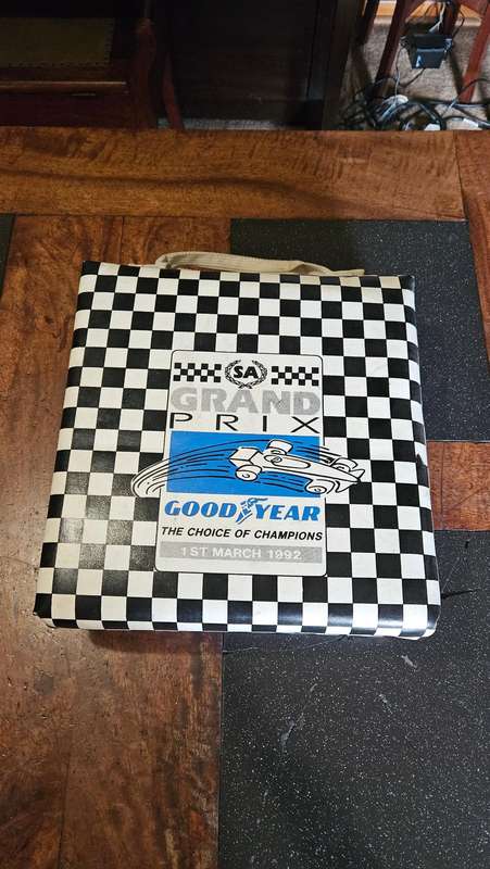 Grand Prix portable Foldup Seat