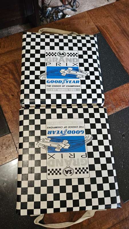 Grand Prix portable Foldup Seat