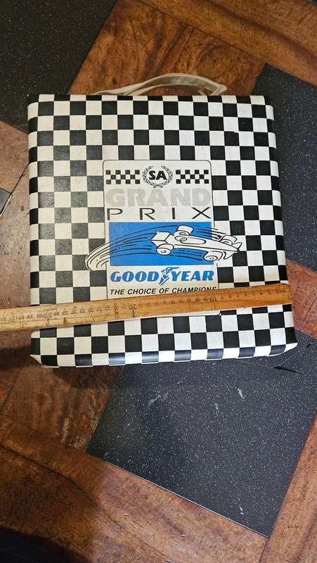 Grand Prix portable Foldup Seat