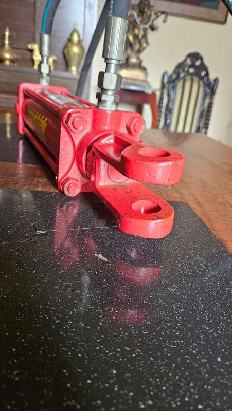 Tie Rod Cylinder