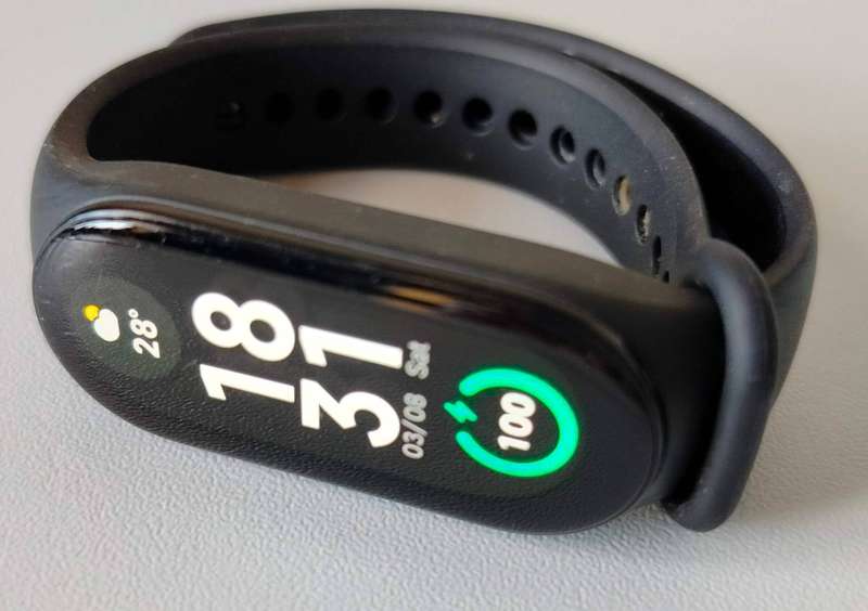 Xiaomi Mi Band 7 with 3 extra straps | In Box with charger cable
