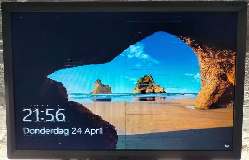 Asus ATI AMD Radeon X600 XT | PCI-E | 128MB | DVI & S-Video | Has artifacts on display