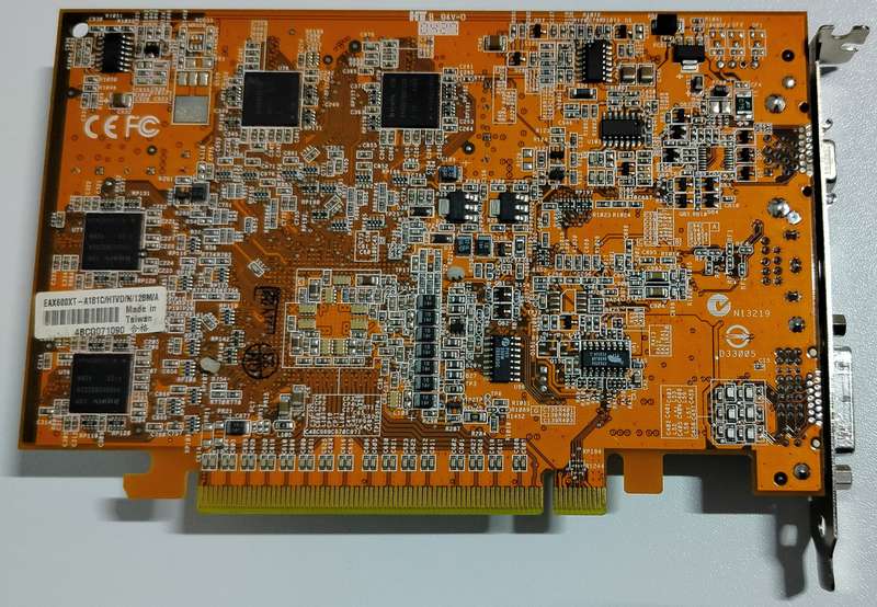 Asus ATI AMD Radeon X600 XT | PCI-E | 128MB | DVI & S-Video | Has artifacts on display