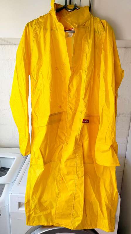 Jonsson yellow raincoat with hood