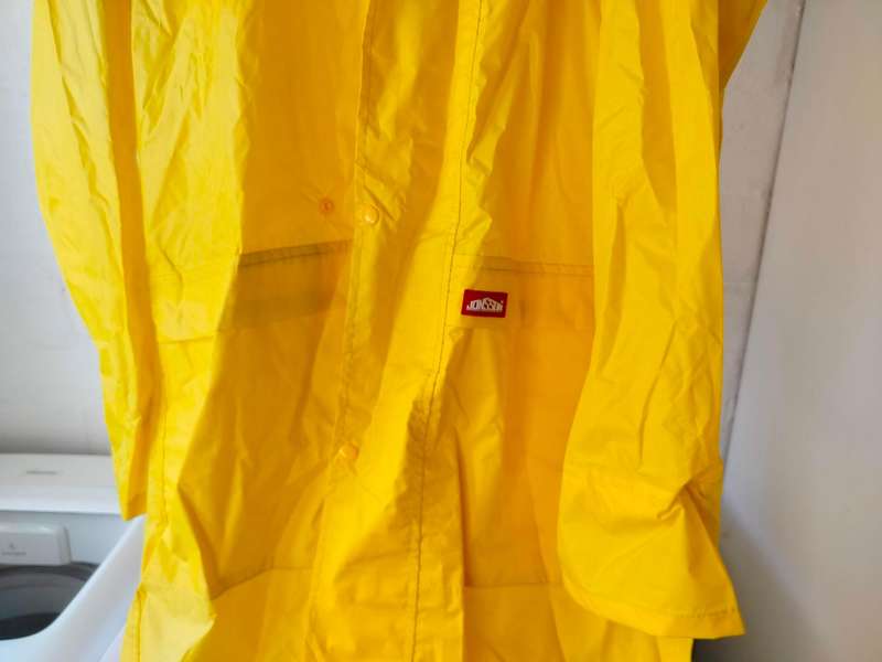 Jonsson yellow raincoat with hood