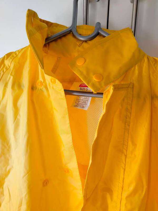 Jonsson yellow raincoat with hood