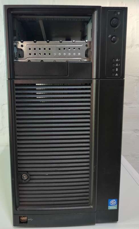 Intel Xeon Server | 8GB RAM | For spares or repair | Used to boot but just stopped