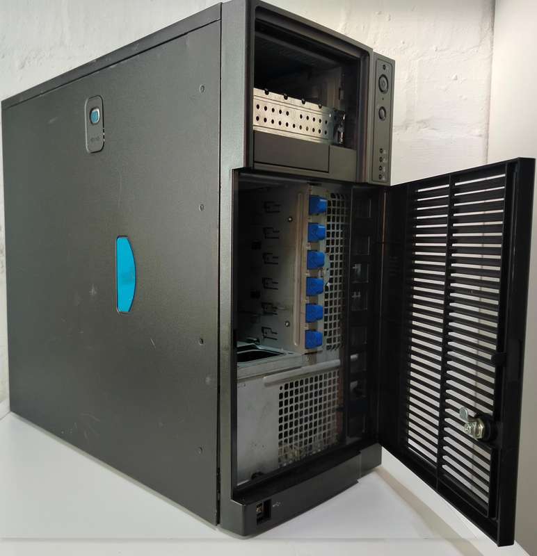 Intel Xeon Server | 8GB RAM | For spares or repair | Used to boot but just stopped
