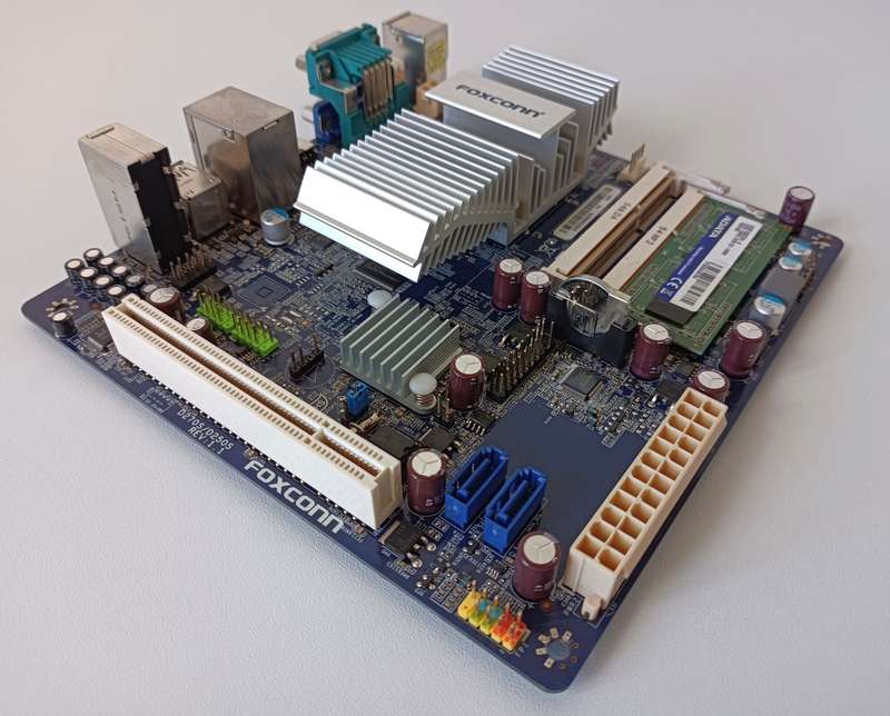 Foxconn Motherboard + Intel D2550 2C/4T CPU + 2GB DDR3 RAM