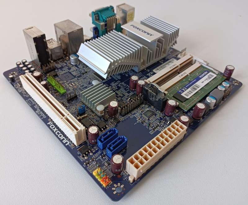Foxconn Motherboard + Intel D2550 2C/4T CPU + 2GB DDR3 RAM