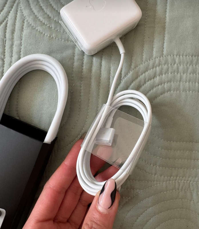 Amazing Offer MacBook Air (13-inch, 2017) Low Battery Cycle | Brand New Original Apple Charger
