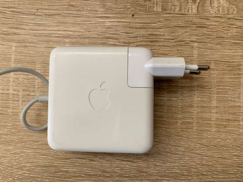 APPLE MACBOOK AIR A1370  13" LATE 2010 - PLEASE READ !!