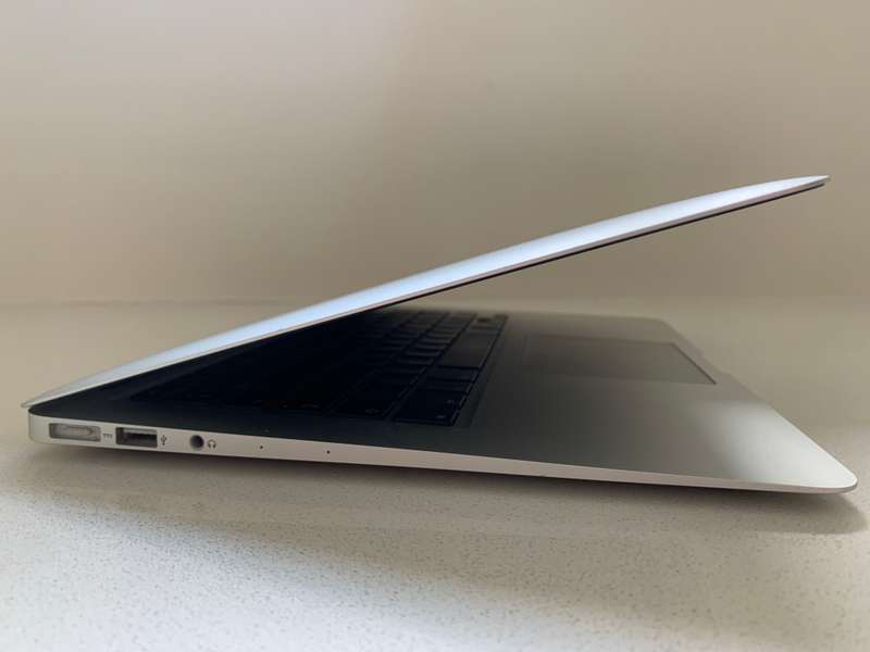 Amazing Offer MacBook Air (13-inch, 2015) PRISTINE CONDITION