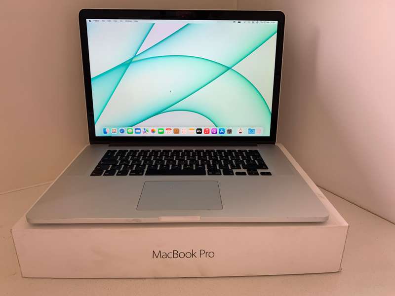 * BEAST * Apple MacBook Pro 15" Retina Display 2015 Model Quad core i7 | 16GB RAM