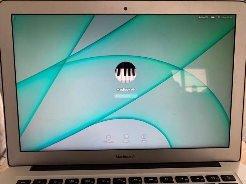MAY MADNESS  | MacBook Air (13"  2015) + Free laptop bag + MSOffice 2019 for Mac