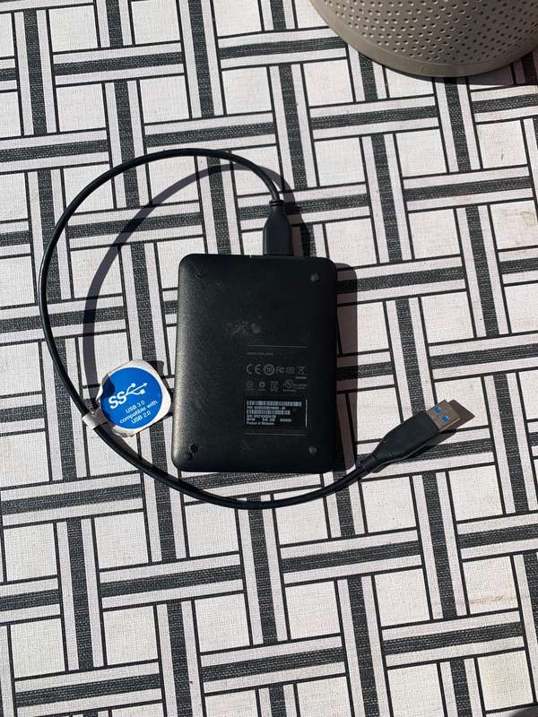 WESTERN DIGITAL ELEMENTS -1 TB 2.5inch - External drive - Excellent condition
