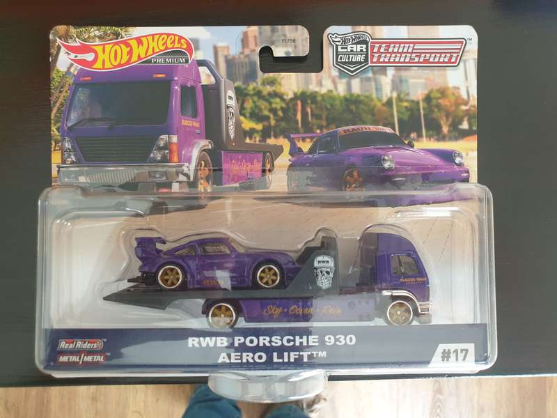 Hot Wheels Team Transport #17 RWB Porsche 930 with Aero Lift
