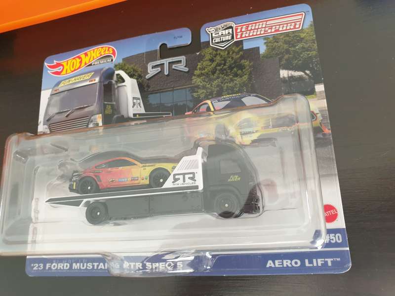Hot Wheels Team Transport #50 '23 Ford Mustang RTR SPEC 5 with Aero Lift
