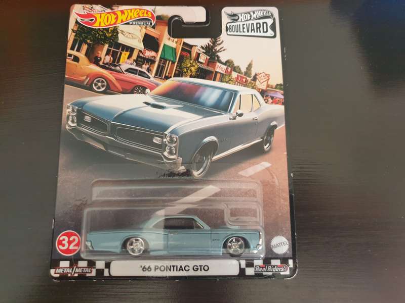 Hot Wheels Boulevard #32 66 Pontiac GTO
