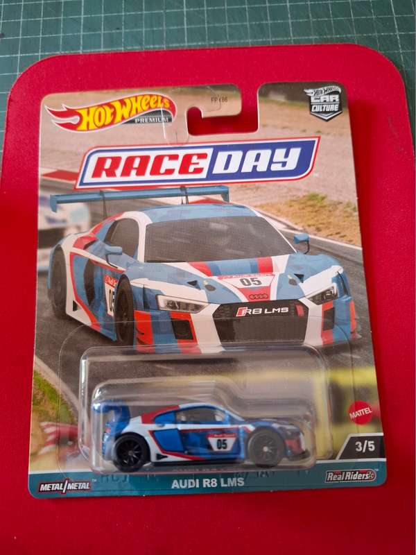 Hot Wheels Premium Race Day 3/5 Audi R8 LMS