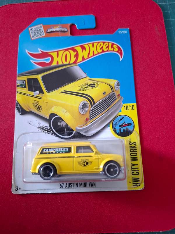 Hot Wheels '67 Austin Mini Van