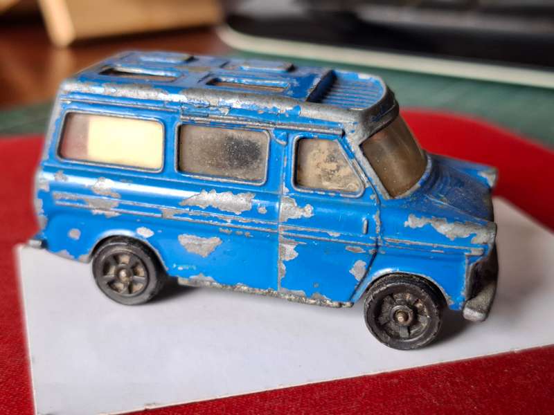 Corgi Juniors Vintage Ford Transit Caravan (Martin Walter)