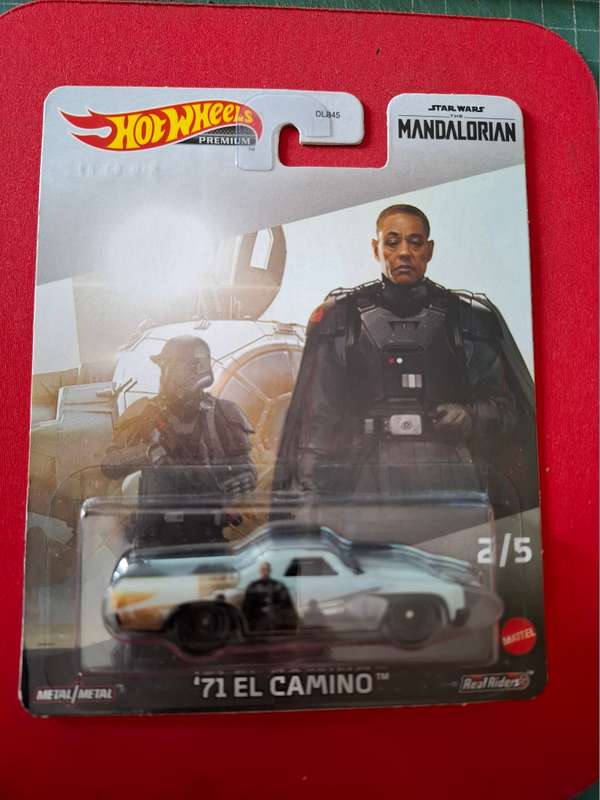 Hot Wheels Premium Star Wars Mandalorian '71 El Camino
