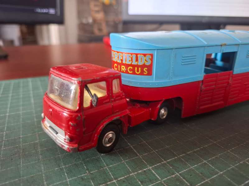 CORGI TOYS #1130 CHIPPERFIELDS CIRCUS HORSE TRANSPORTER