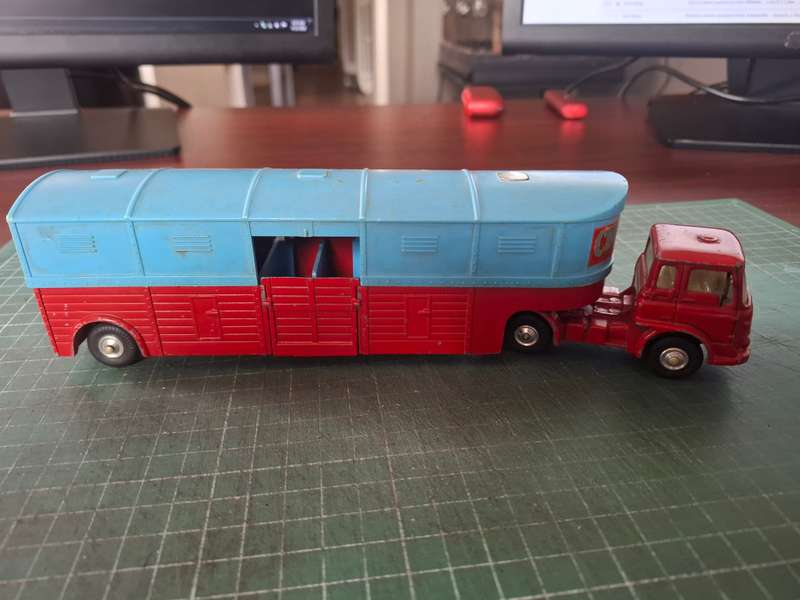CORGI TOYS #1130 CHIPPERFIELDS CIRCUS HORSE TRANSPORTER