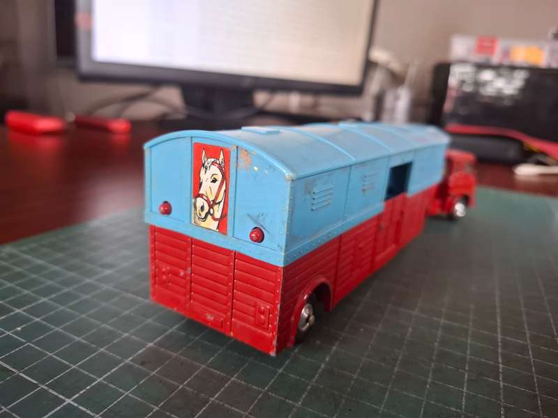 CORGI TOYS #1130 CHIPPERFIELDS CIRCUS HORSE TRANSPORTER