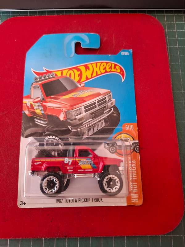 Hot Wheels '87 Toyota Pickup Truck