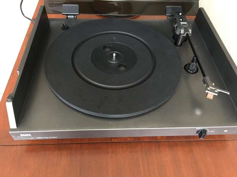 NAD 5120 Turntable